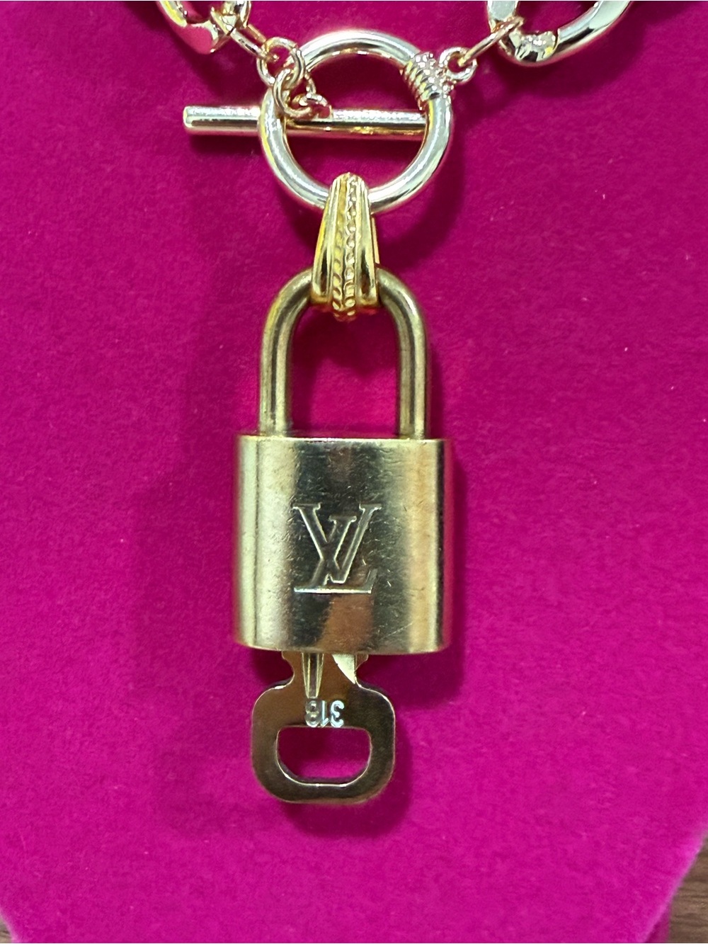 Authentic Louis Vuitton lock-n-key set with unbranded 18" gold plated chain. - Picture 6 of 6